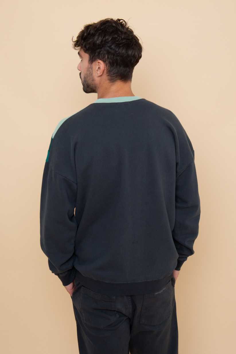 ELIOT Sweatshirt