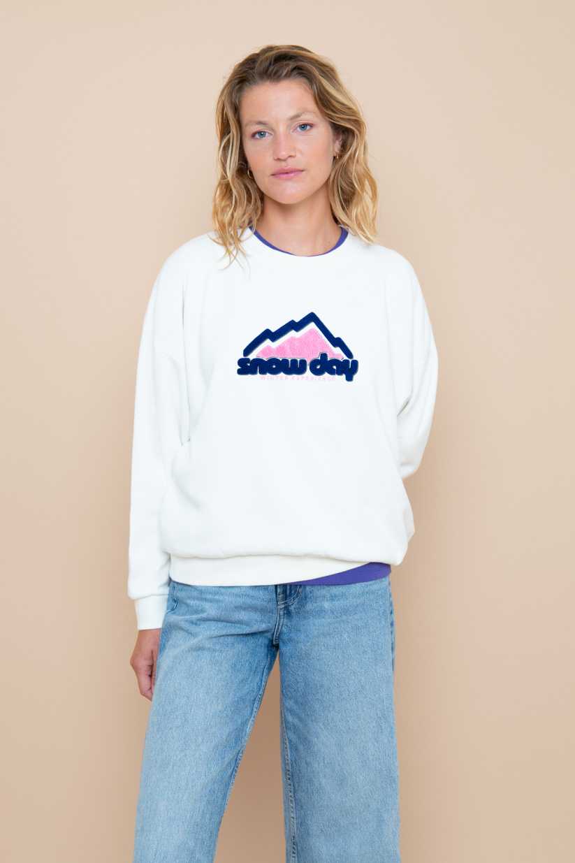 SNOW DAY Embroidery Sweatshirt Rosie